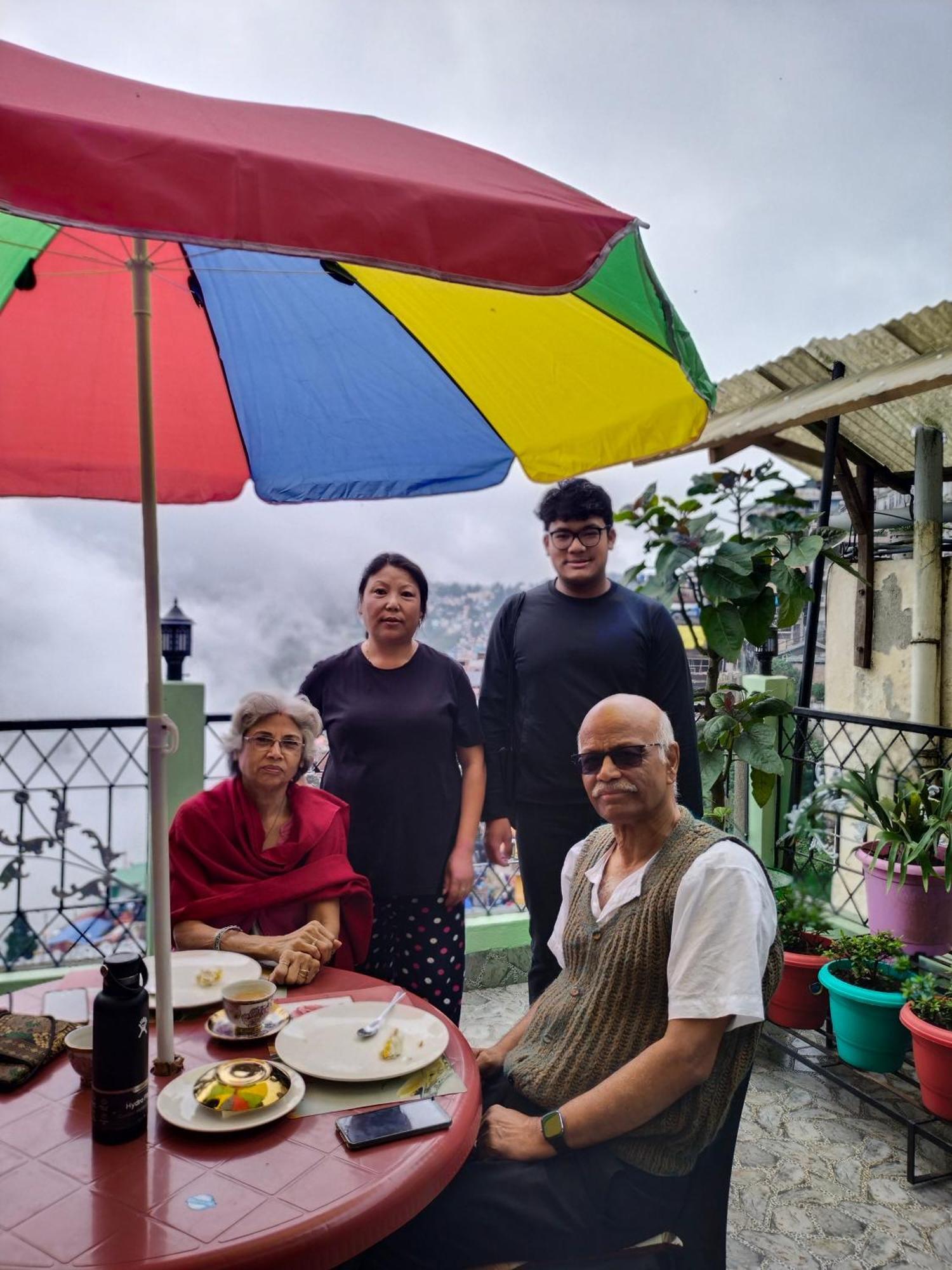 Dew Drops Guest House Darjeeling  Esterno foto